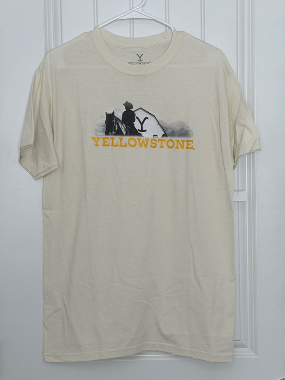 Men’s Yellowstone Dutton Ranch horseback rider t-shirt size medium